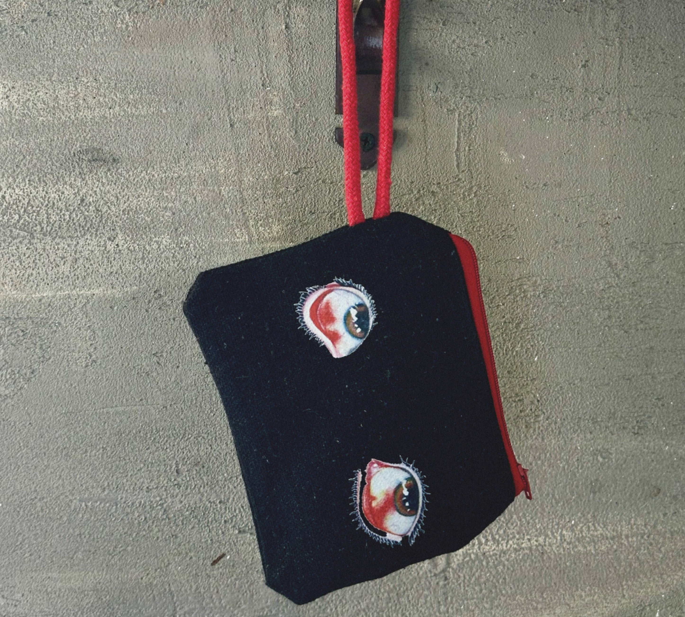 tired eyes - coin pouch