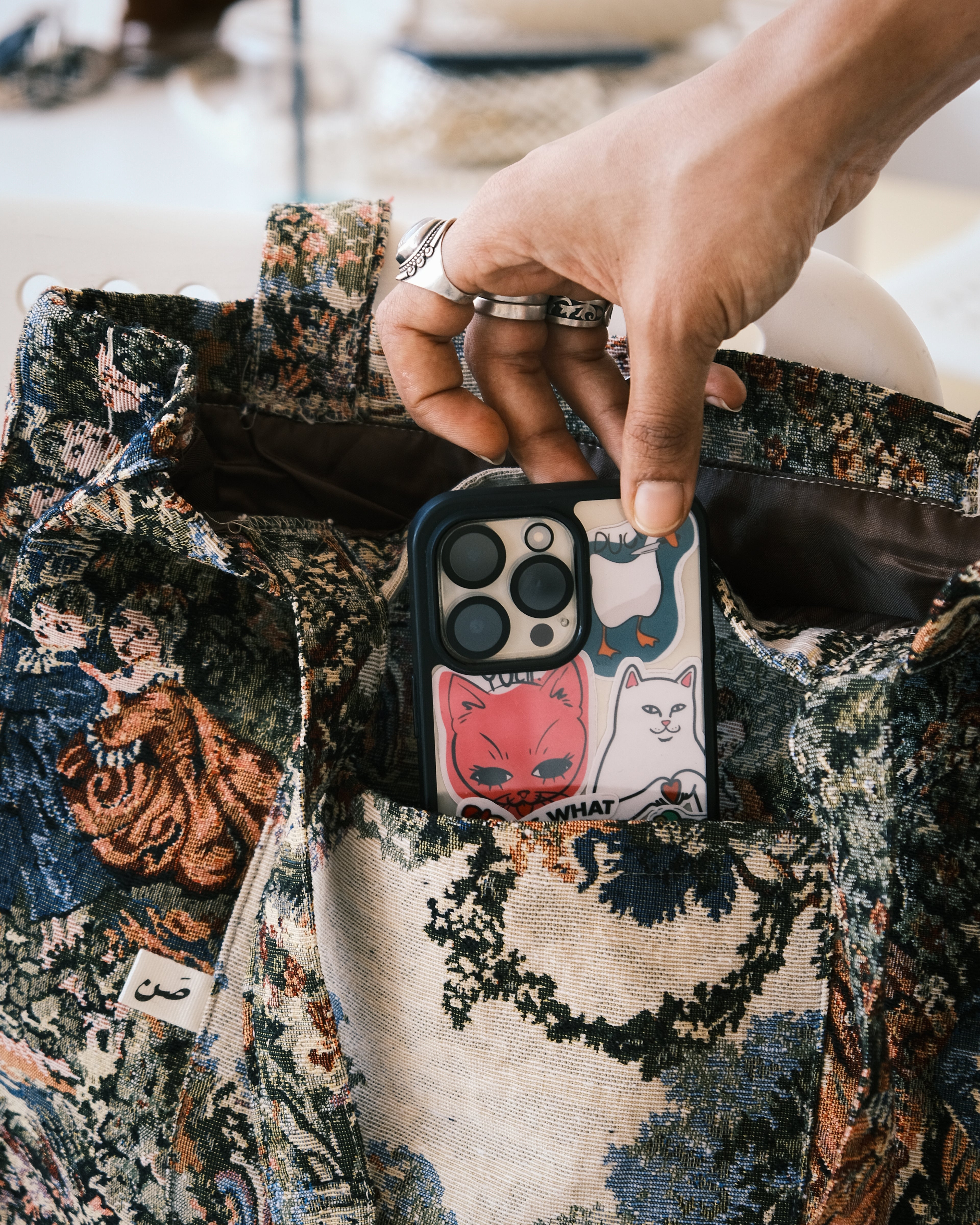 Romeo & juliet large tote bag