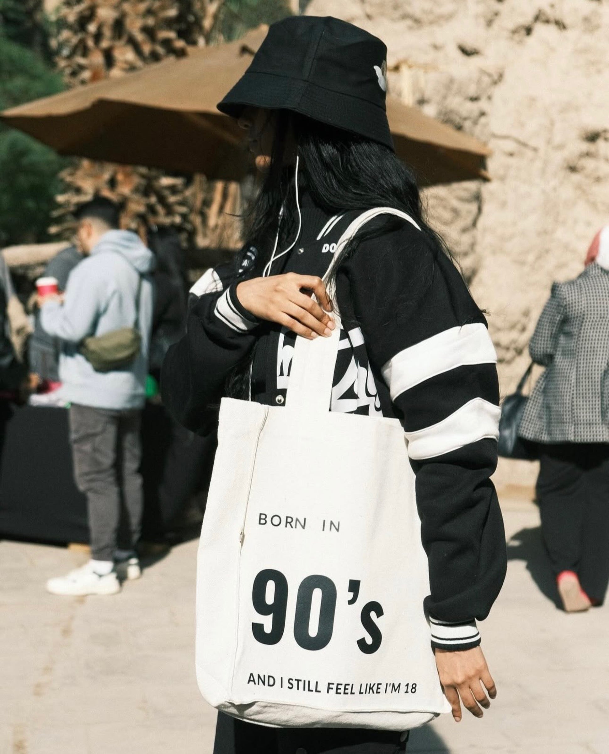 born in 90’s - large tote bag