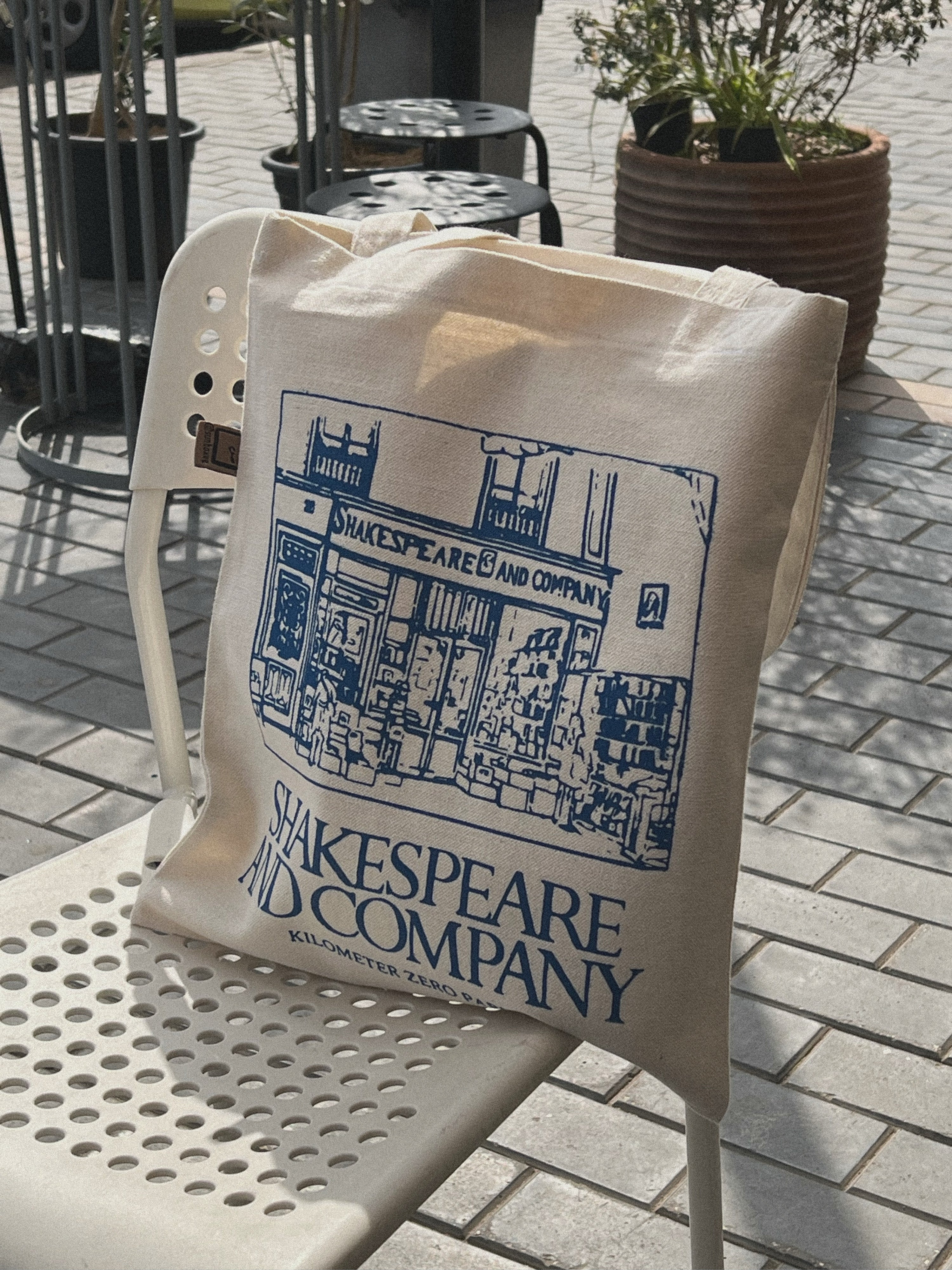 Shakespeare and company - medium tote bag