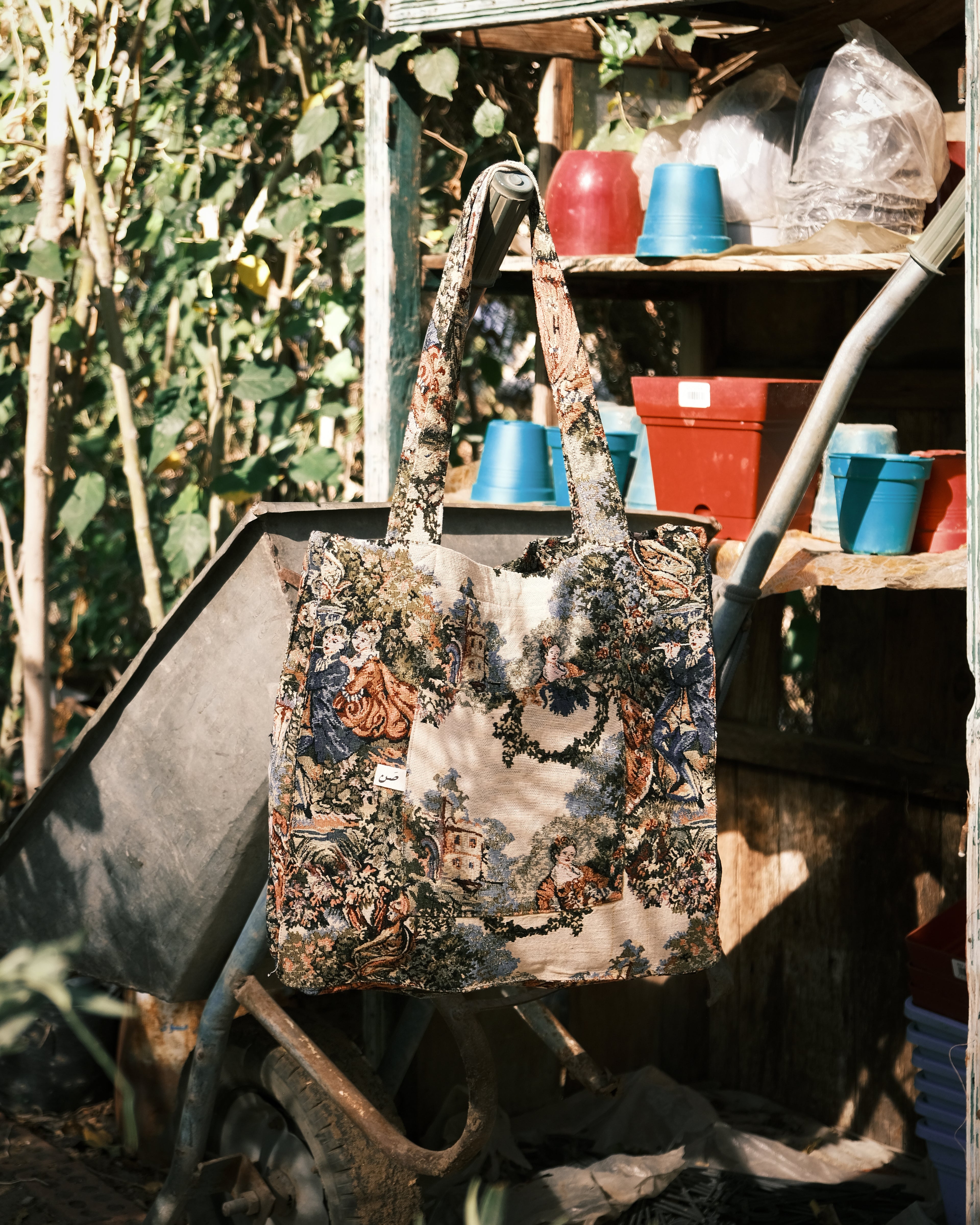 Romeo & juliet large tote bag