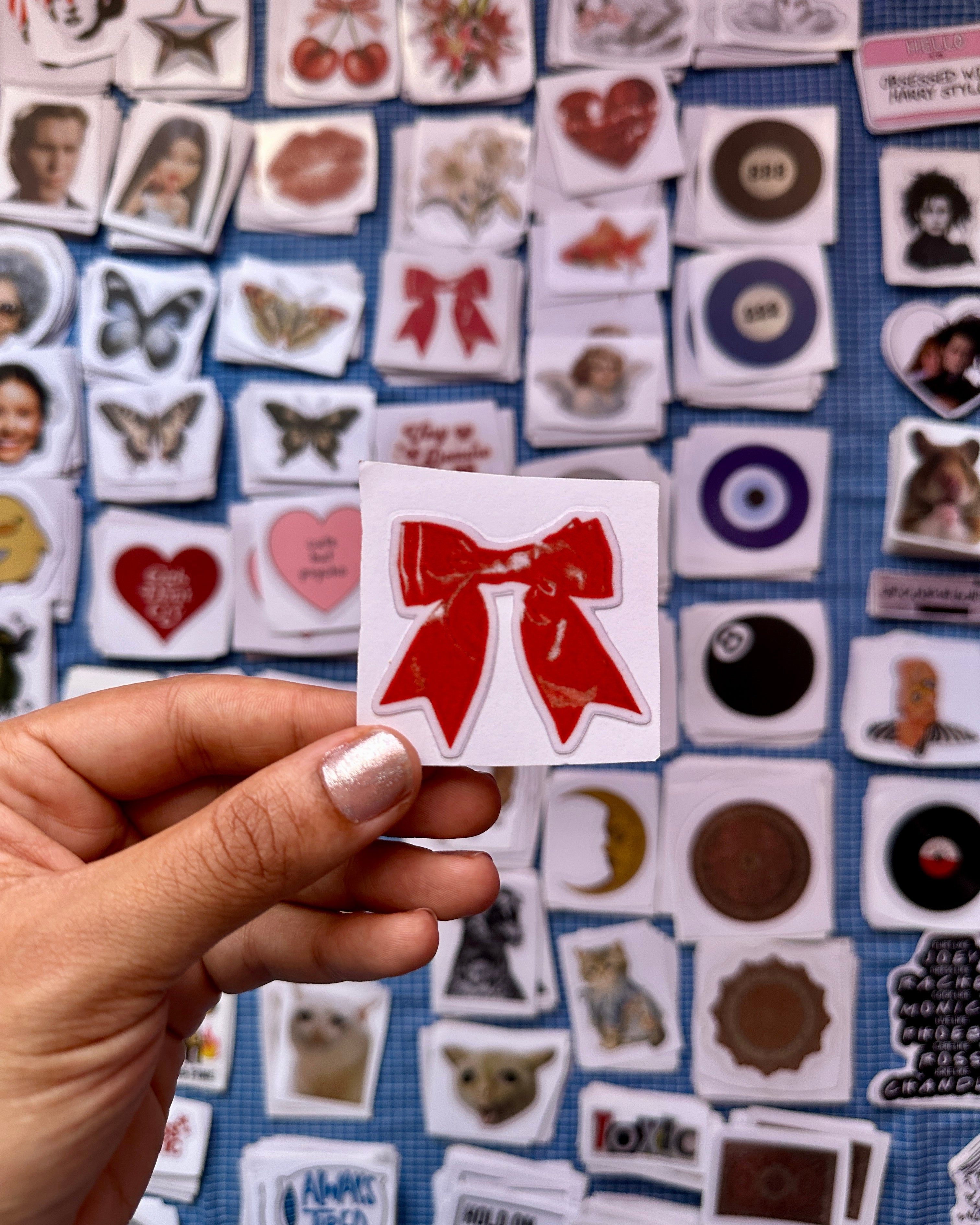 red bow