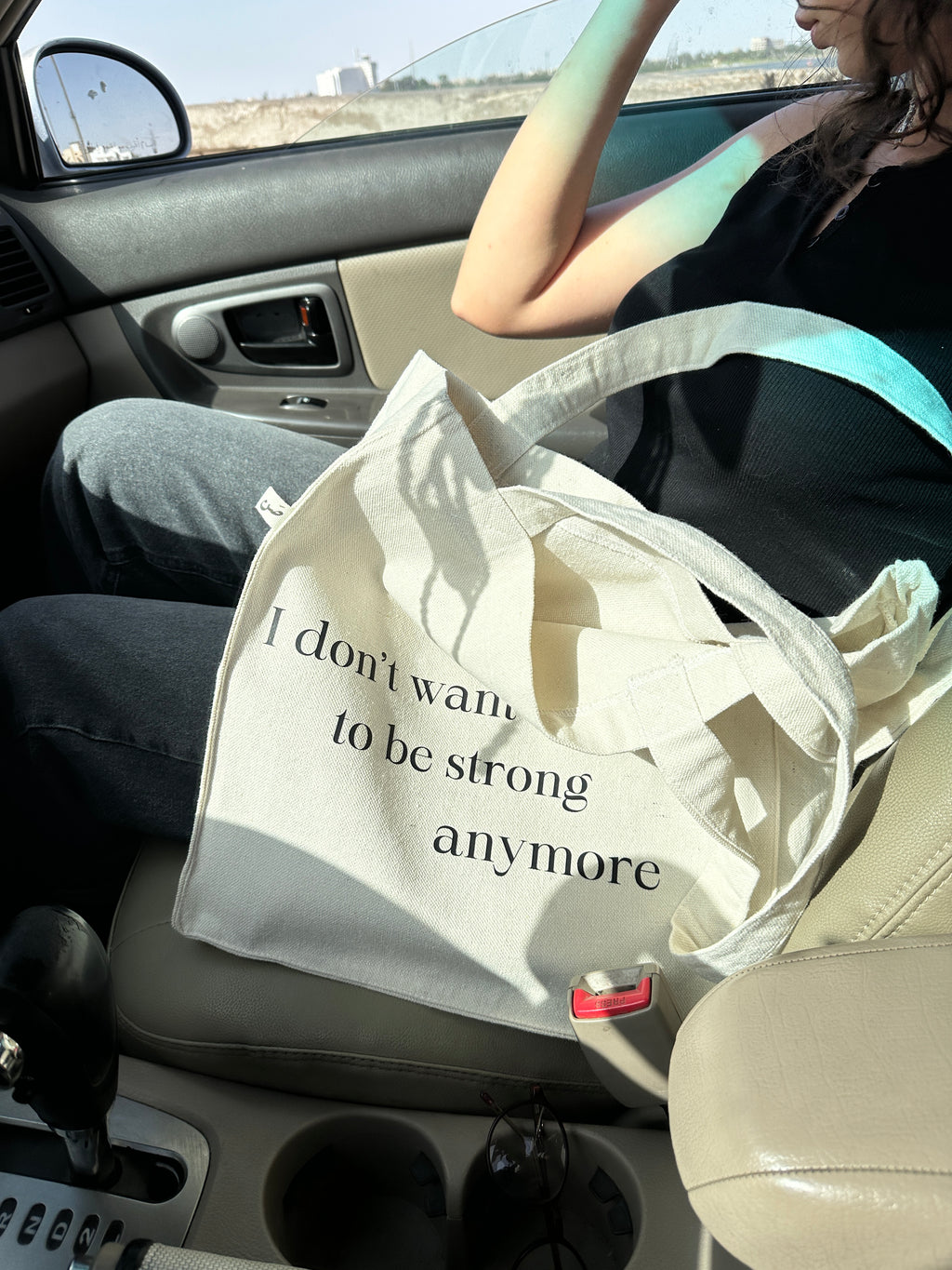 no strong women anymore - large tote bag