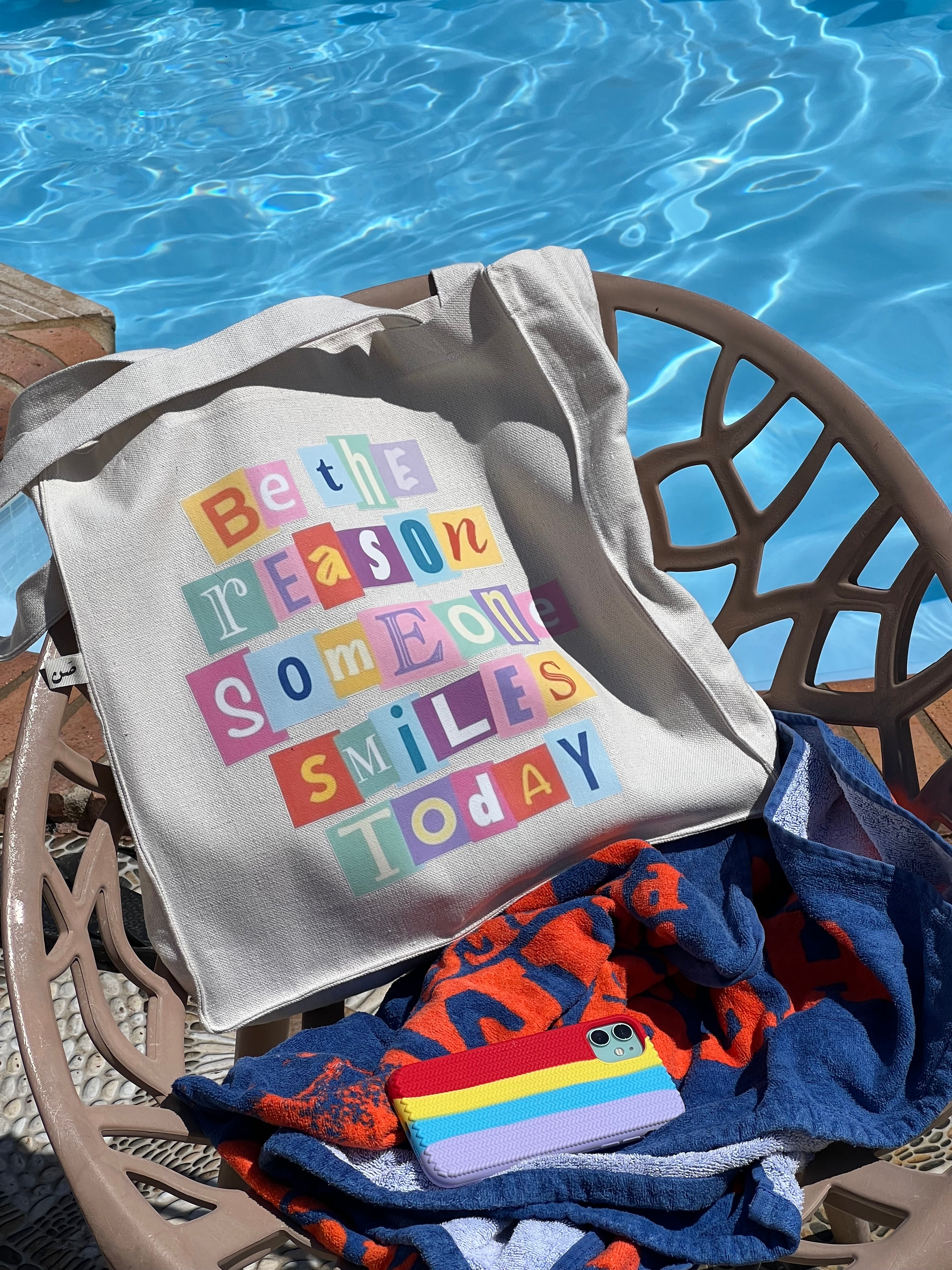 smile- large tote bag