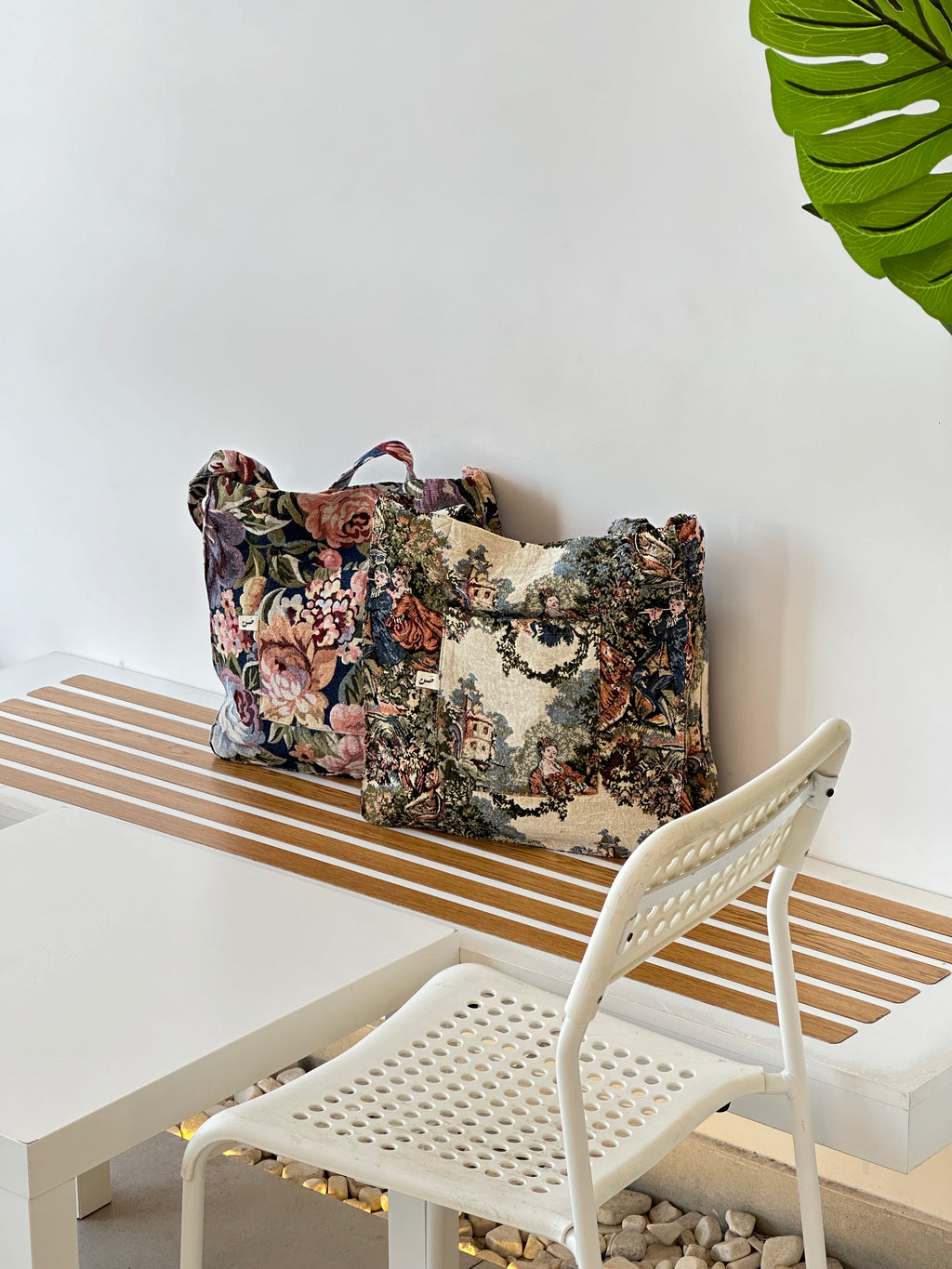 Romeo & juliet large tote bag