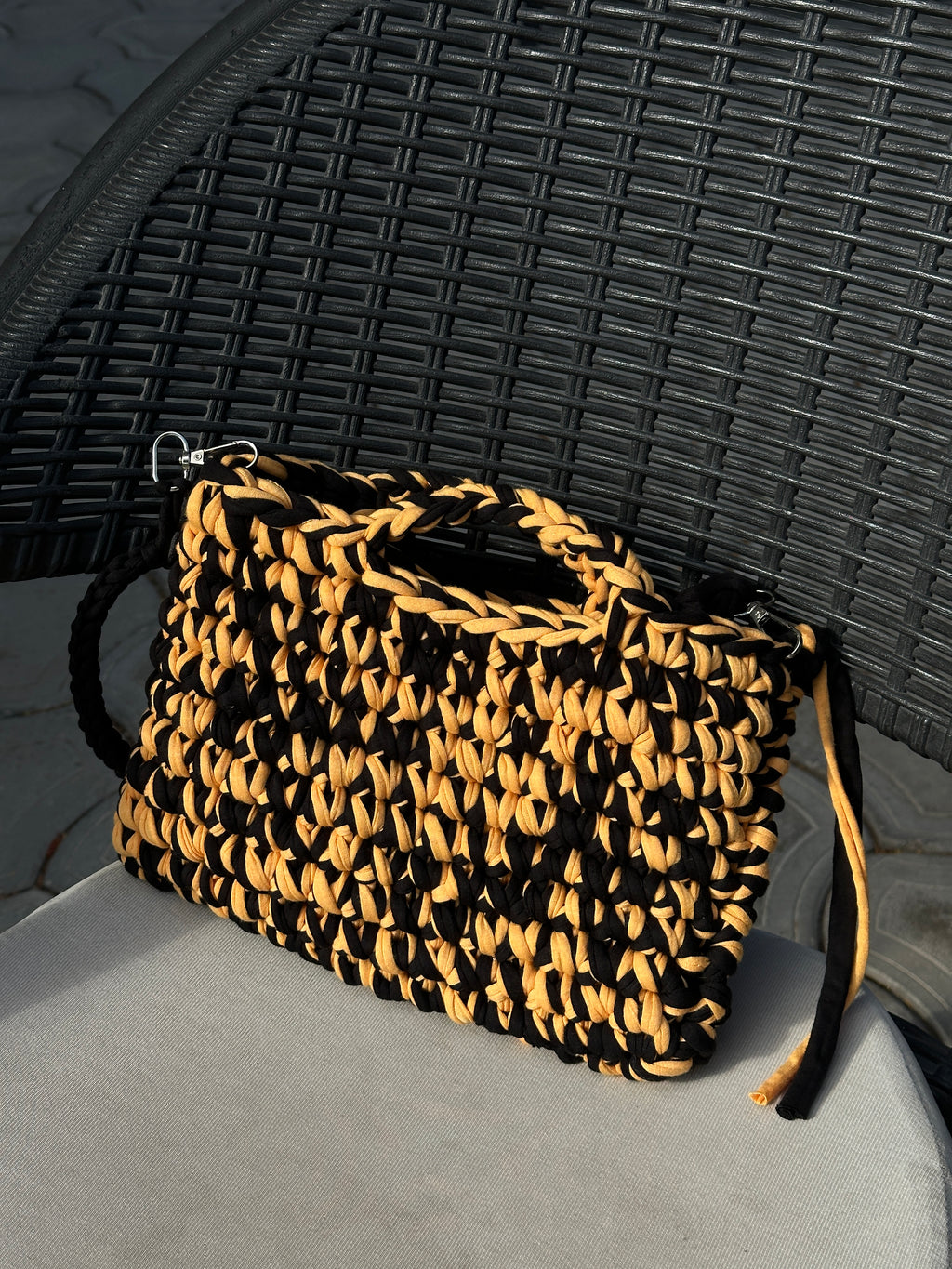 bee - crochet bag