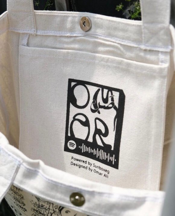 Cry - large off white tote bag - Image 3
