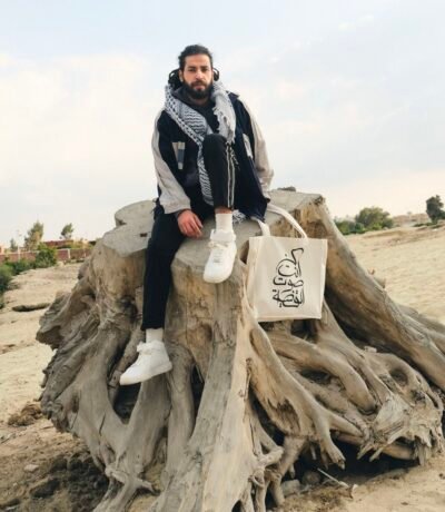 50407BC2-4D25-468B-A270-689CAE25672D كن انت صوت القضية - large off white tote bag