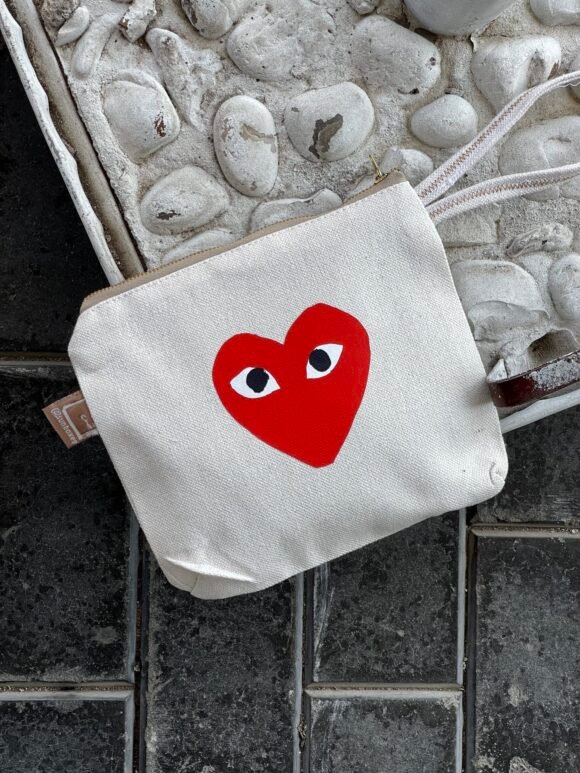 heart- off white pouch