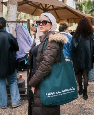 ما اخذ بالقوة- oill green large tote bag