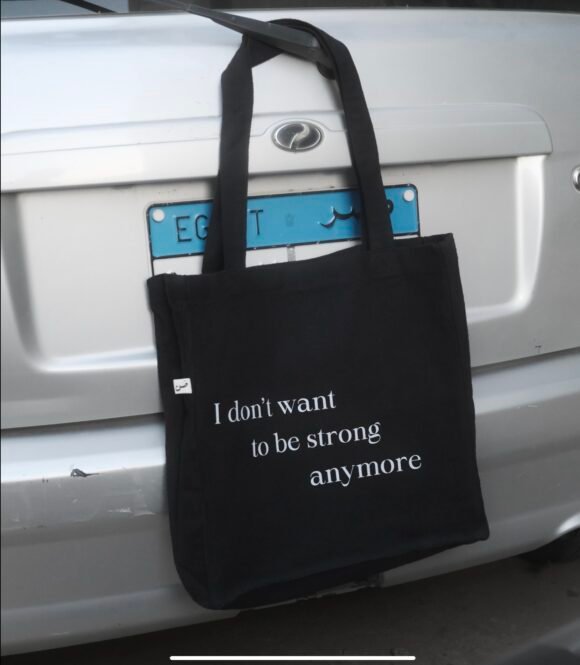 no strong women anymore- large black tote bag - Image 2