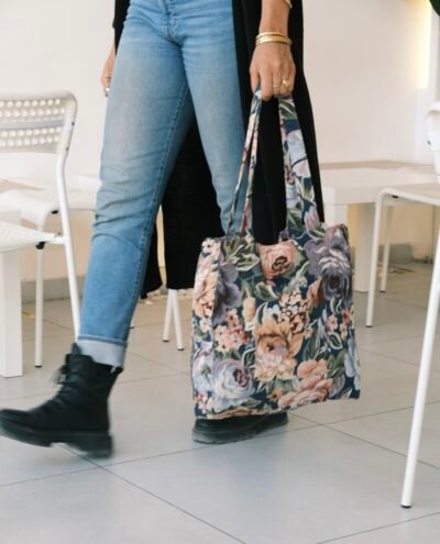 roses large tote bag